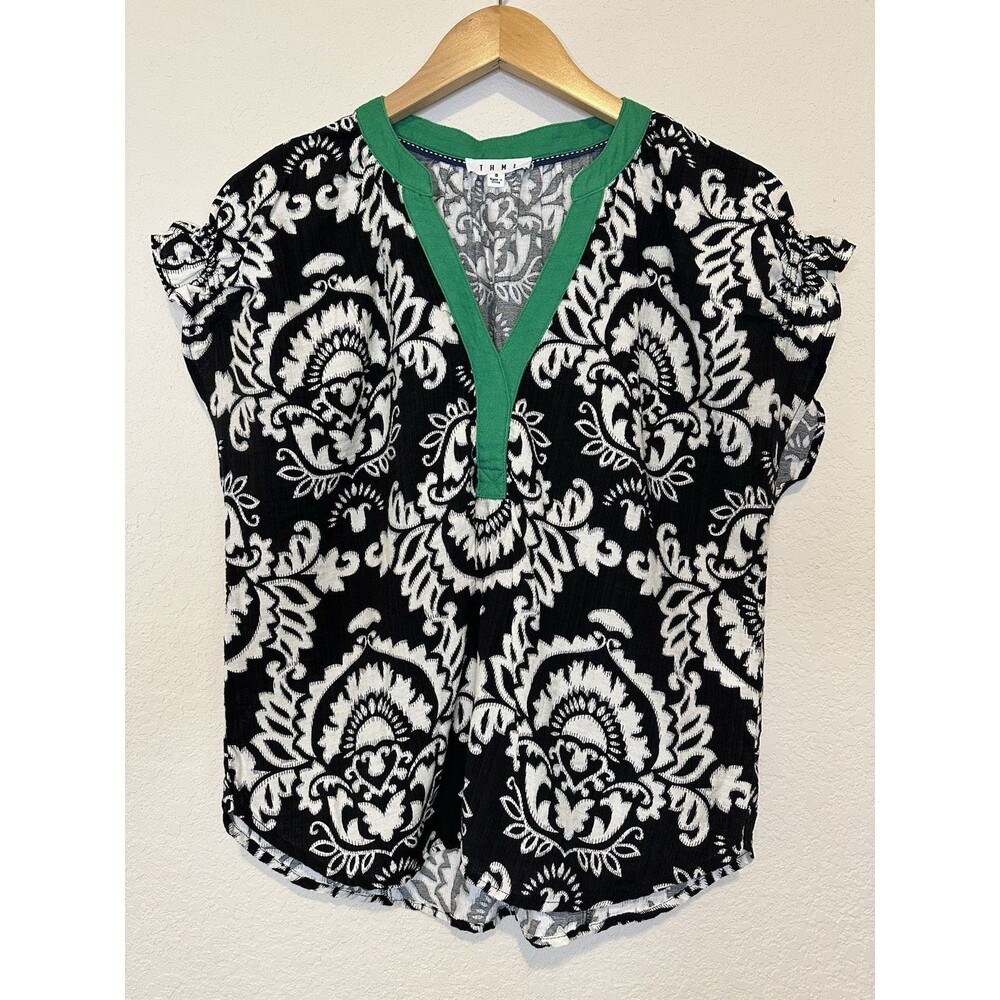 THML Black White Damask Floral V-Neck Top Green Trim Flutter Sleeve Small EUC
